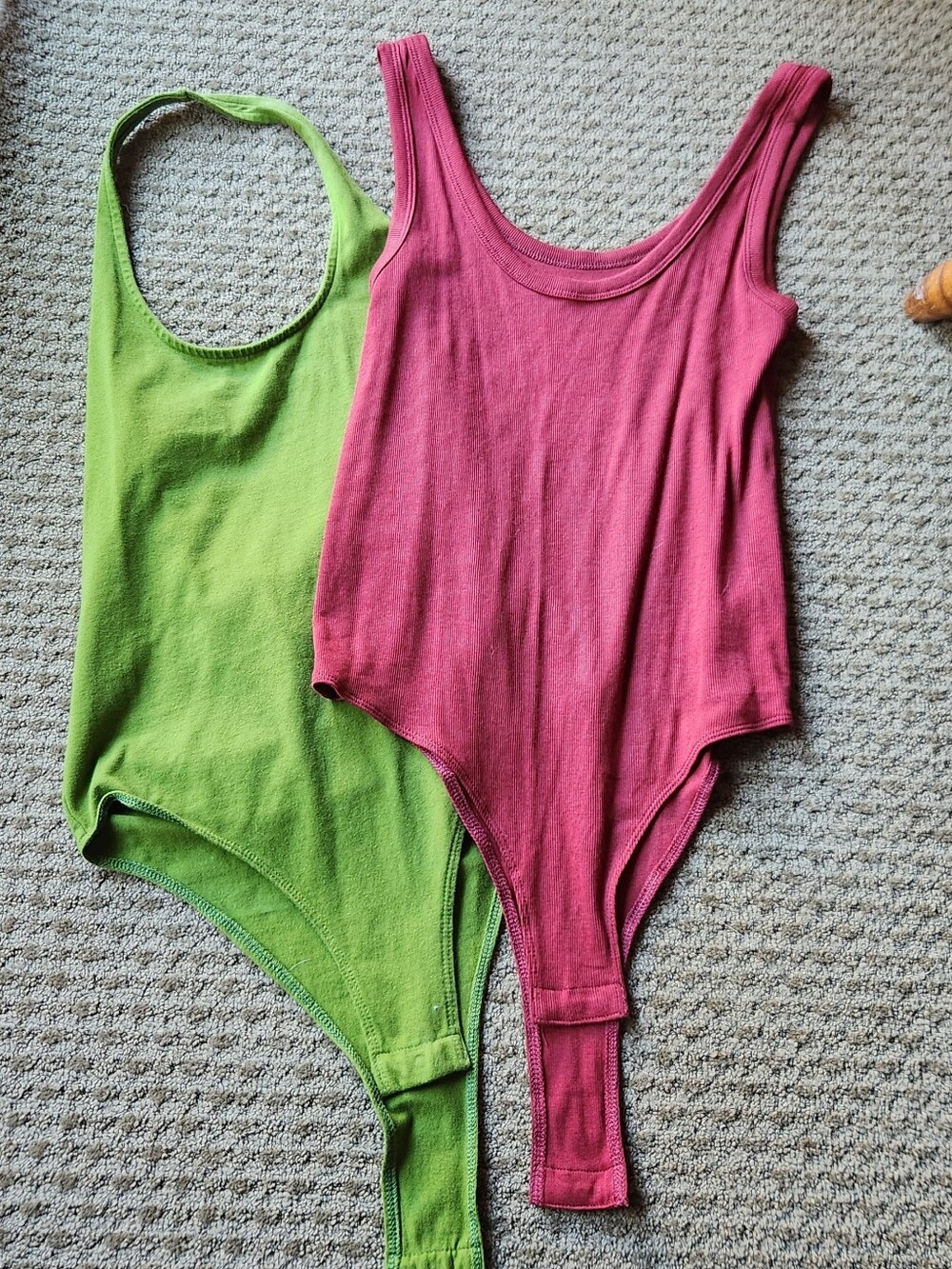 2 Bodysuits